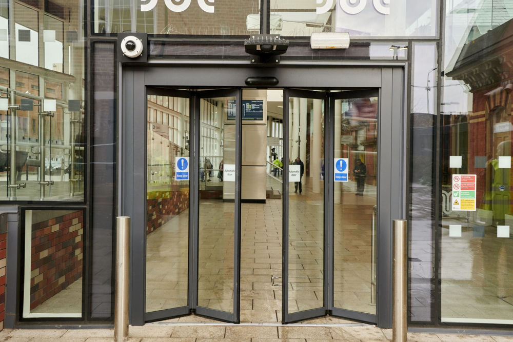 سرویس و نگهداری درب های فولدینگ